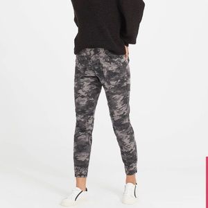 SPANX Stretch Twill Cargo Jogger